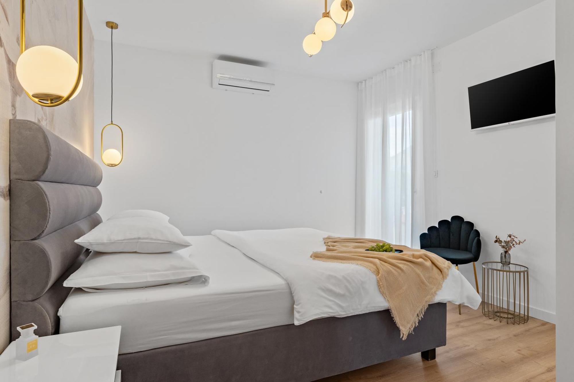 Apartments Bakota Omis Bagian luar foto