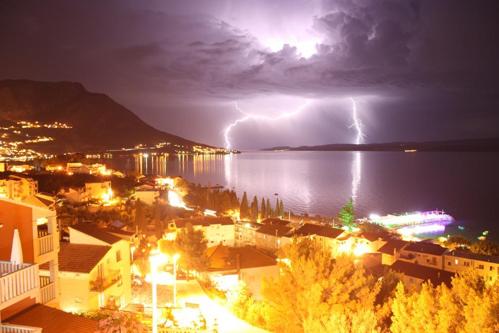 Apartments Bakota Omis Bagian luar foto